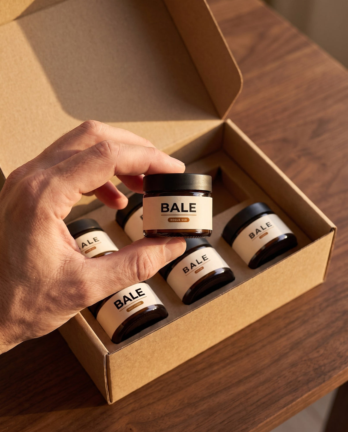 A 15 g Bale mini held between finger and thumb